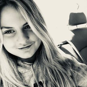 Meet your Posher, Chloe